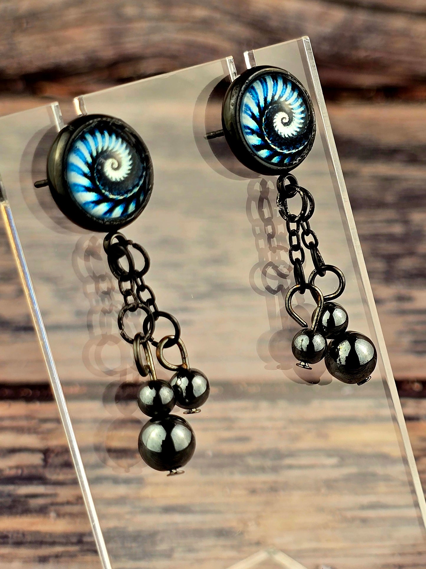 Swirl Bezel Post Stud Earring