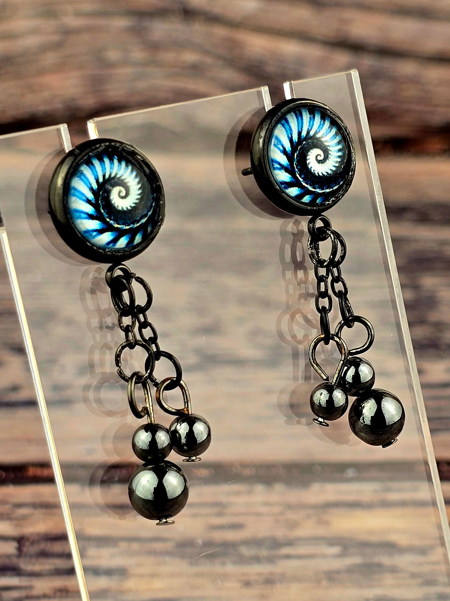 Swirl Bezel Post Stud Earring