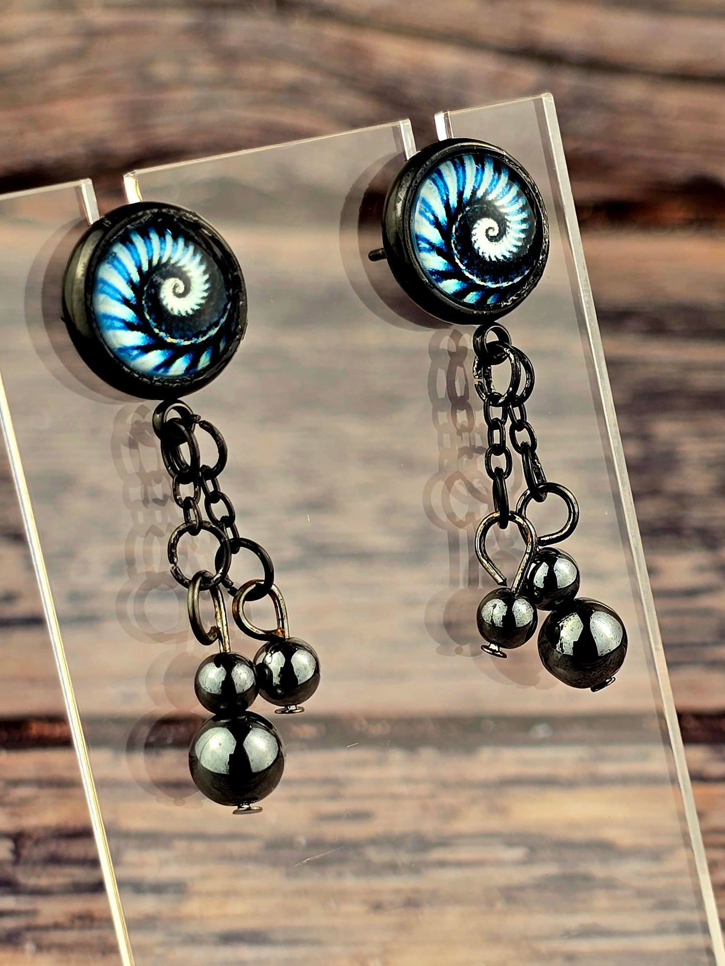 Swirl Bezel Post Stud Earring