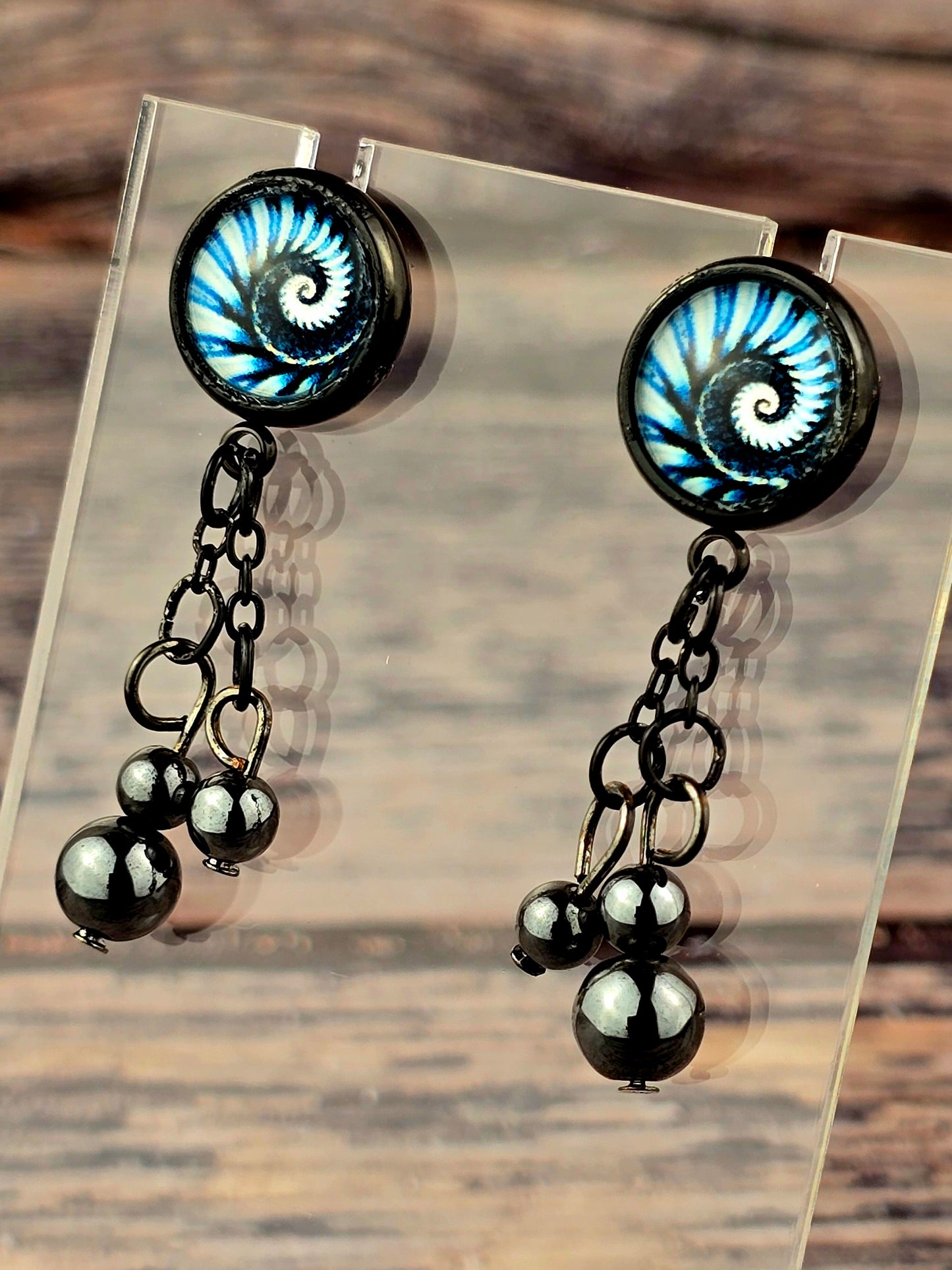 Swirl Bezel Post Stud Earring