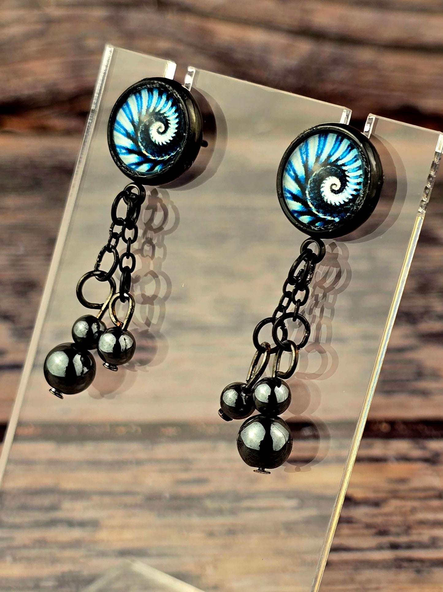 Swirl Bezel Post Stud Earring