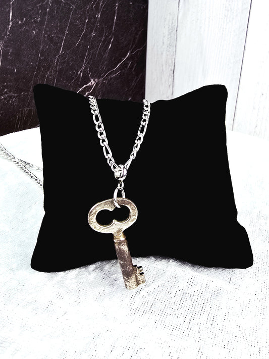 1700's vintage Skeleton Key Necklace